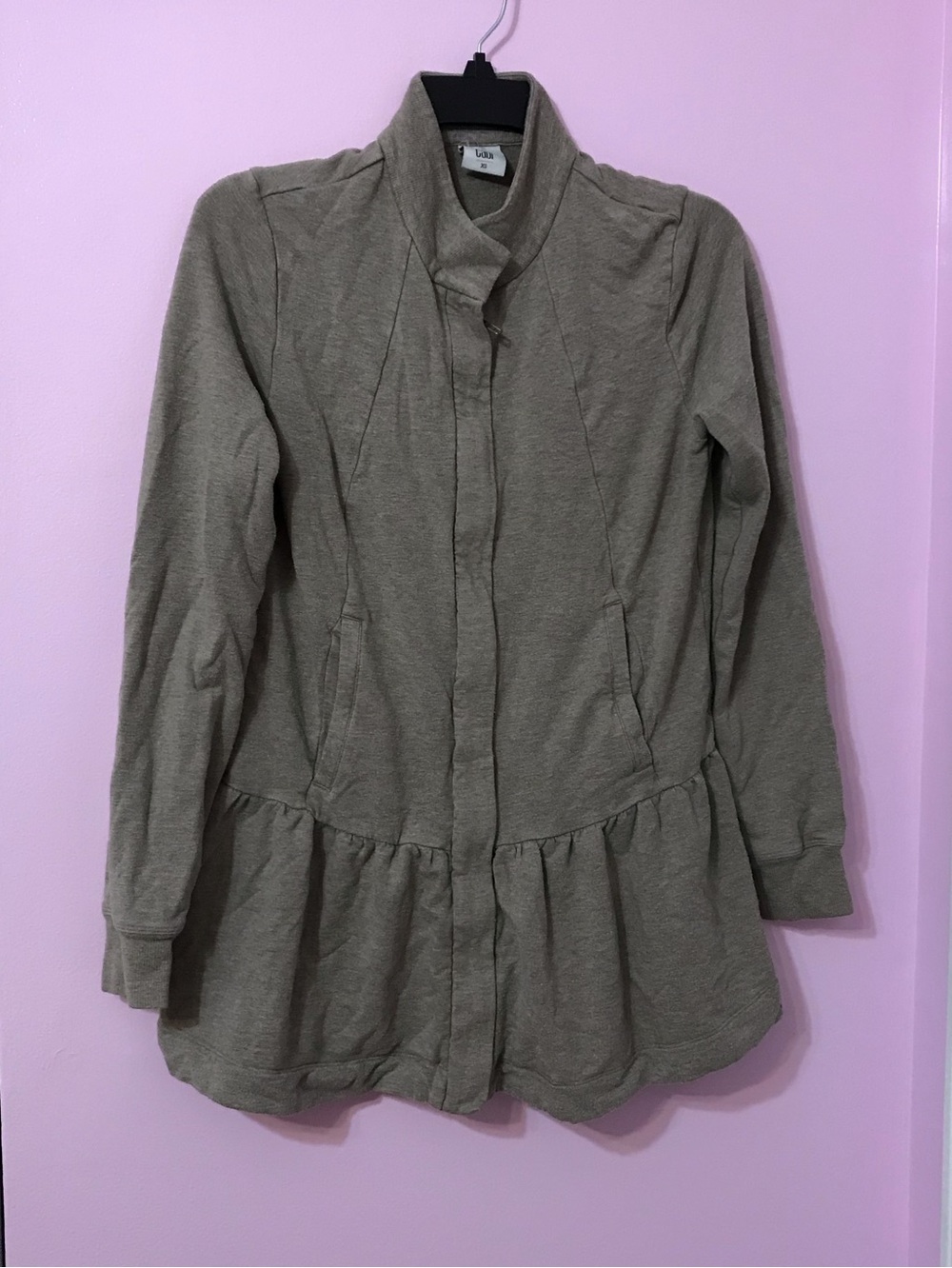 Cabi Weekender Topper peplum Ruffle Hem tan knit Jacket Sz XS